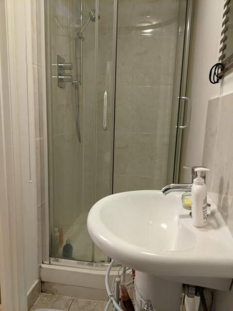 Privat bolig And Peaceful With Your Own Bathroom London