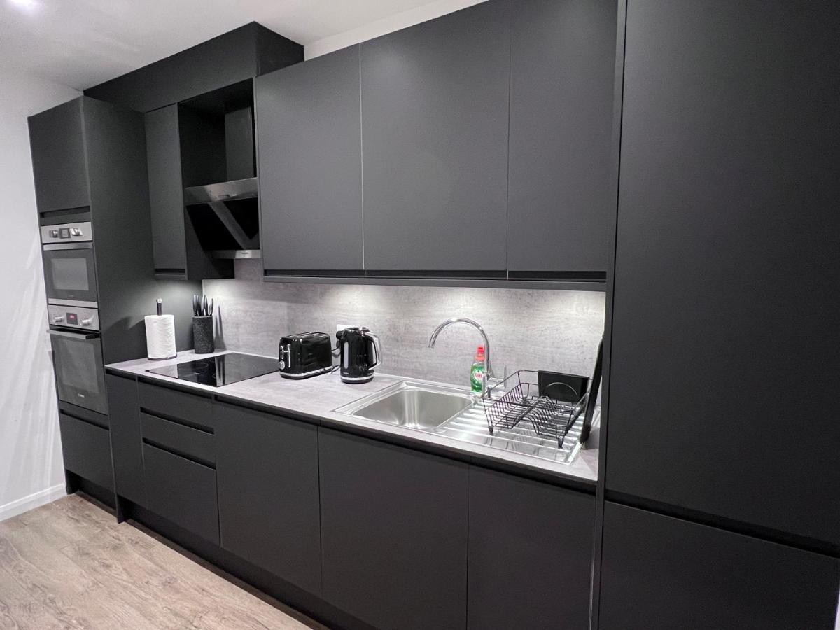 Flat In With Large Patio Apartment