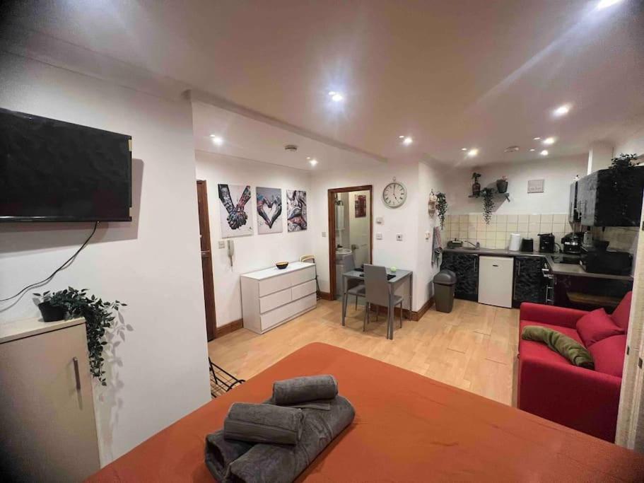 Leilighet Nice Studioflat In London