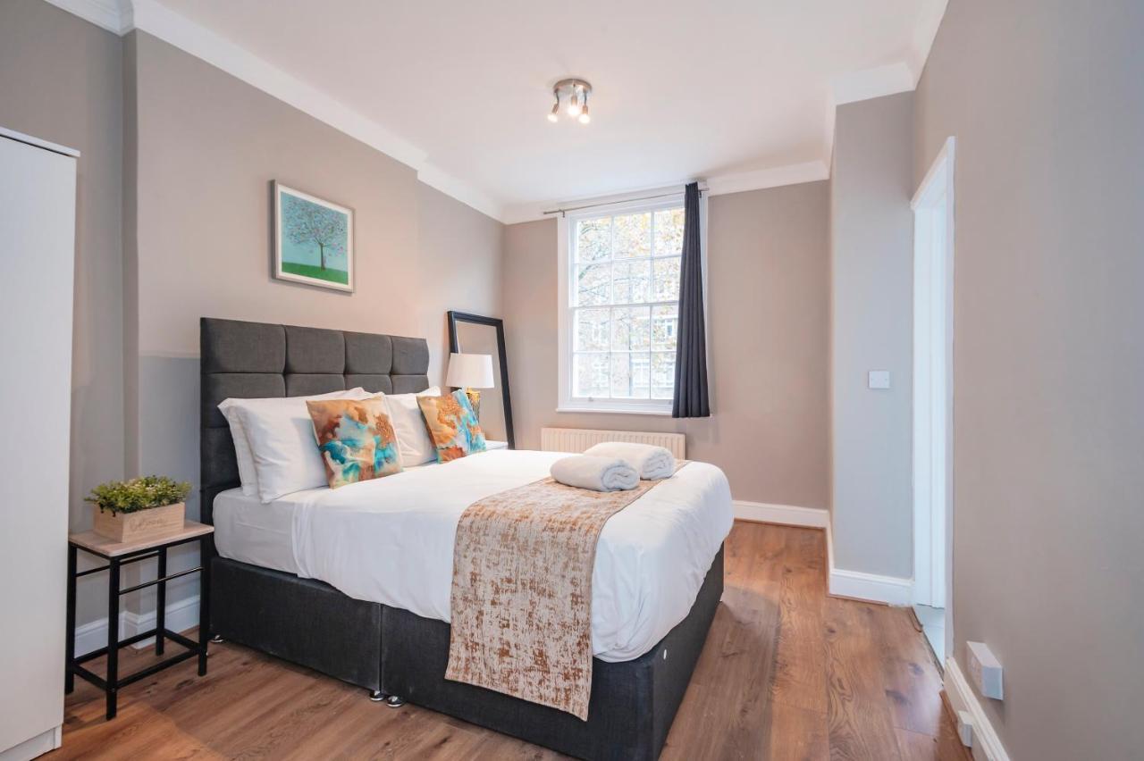 Hyde Park Modern Apartment