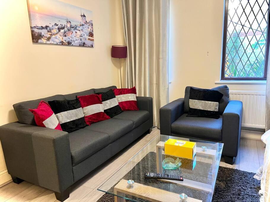 Lägenhet Cosy 2 Bedroom Detached House In London