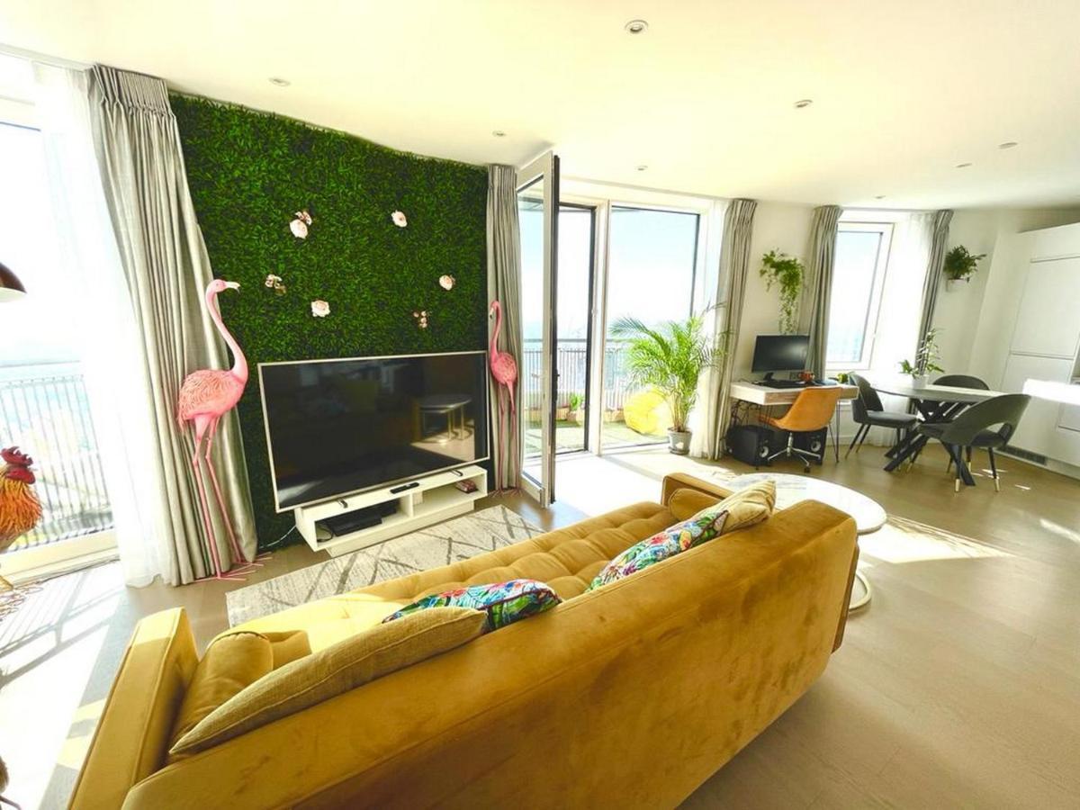 Stylish 1-bedroom With Stunning Views Appartamento Londra