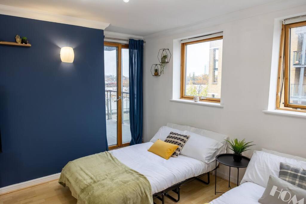 Morden Apartment, By The Sea With Free Parking Apartment *