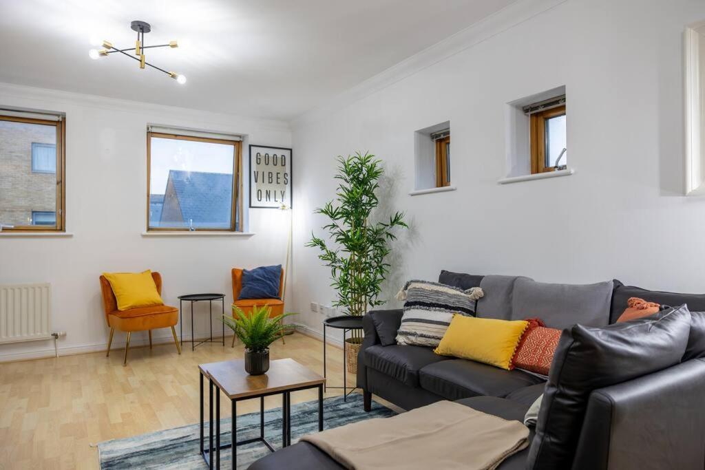Morden Apartment, By The Sea With Free Parking London