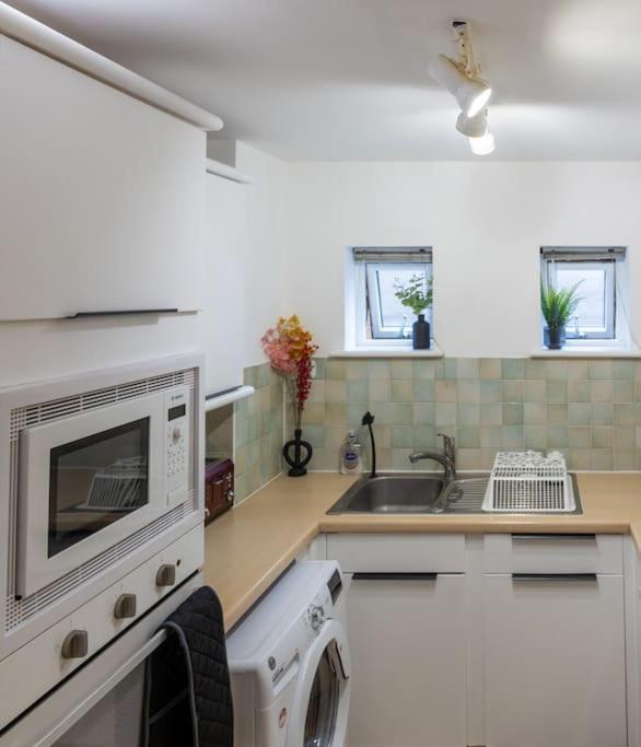 Morden Apartment, By The Sea With Free Parking London