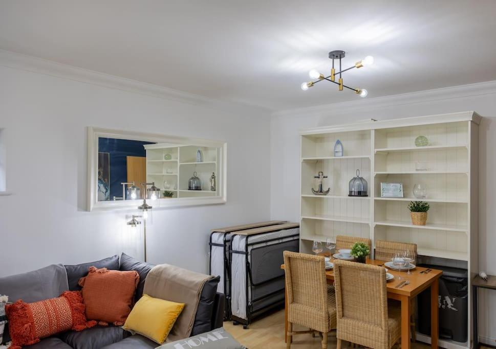 Morden Apartment, By The Sea With Free Parking London