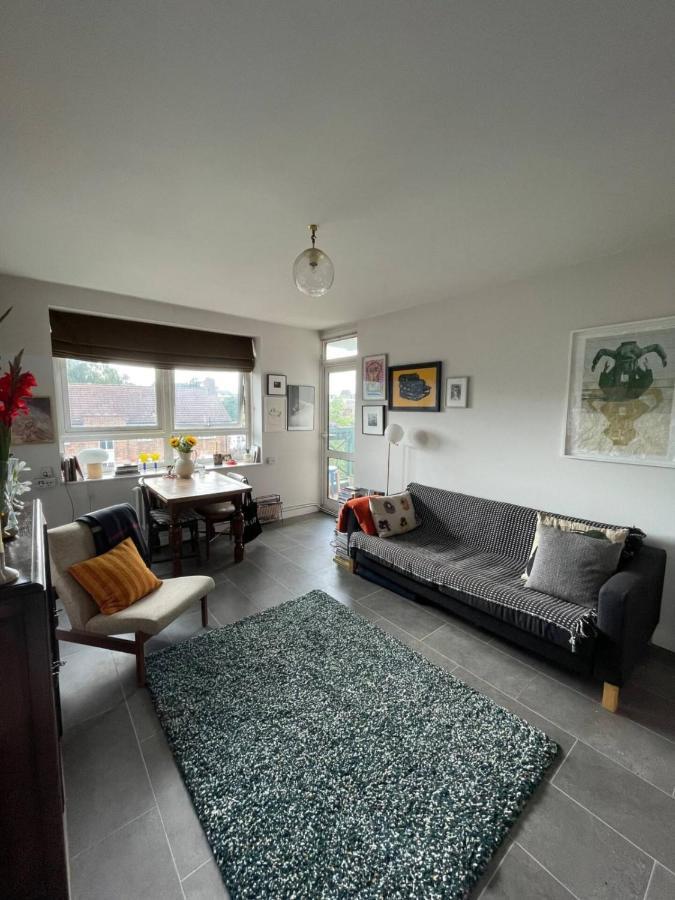 Contemporary 1bd Flat Wbalcony - Stoke Newington! Leilighet London