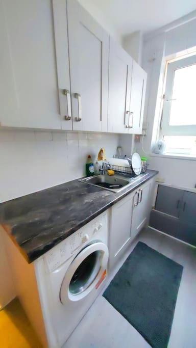 Spacious Flat With 2 To 3 Bedrooms Appartement *