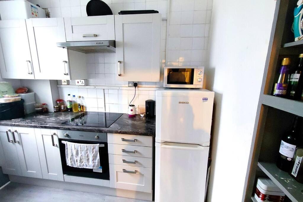Spacious Flat With 2 To 3 Bedrooms Appartement