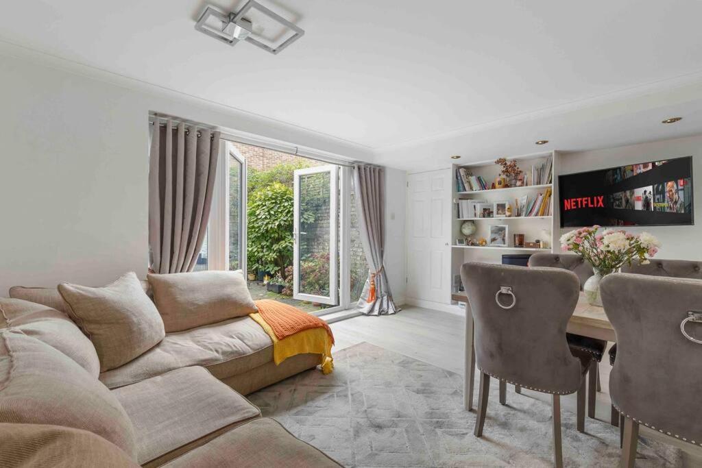 Little Venice Garden Apartment