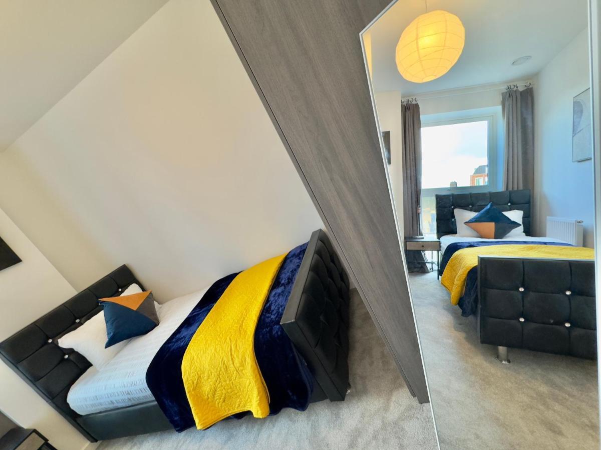 3bedroom, 2bathroom, Balcony,luxury Flat Westfield Lejlighed London