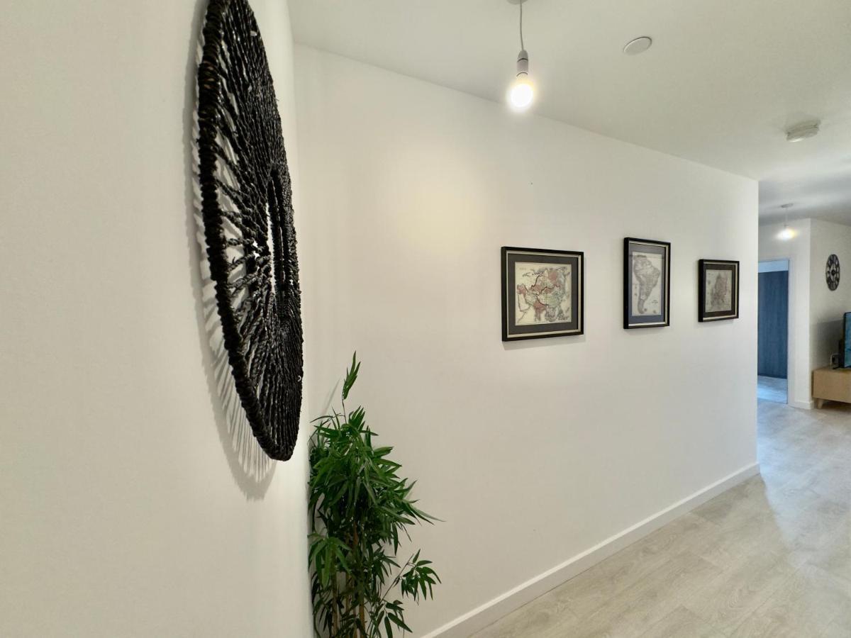 3bedroom, 2bathroom, Balcony,luxury Flat Westfield Lejlighed