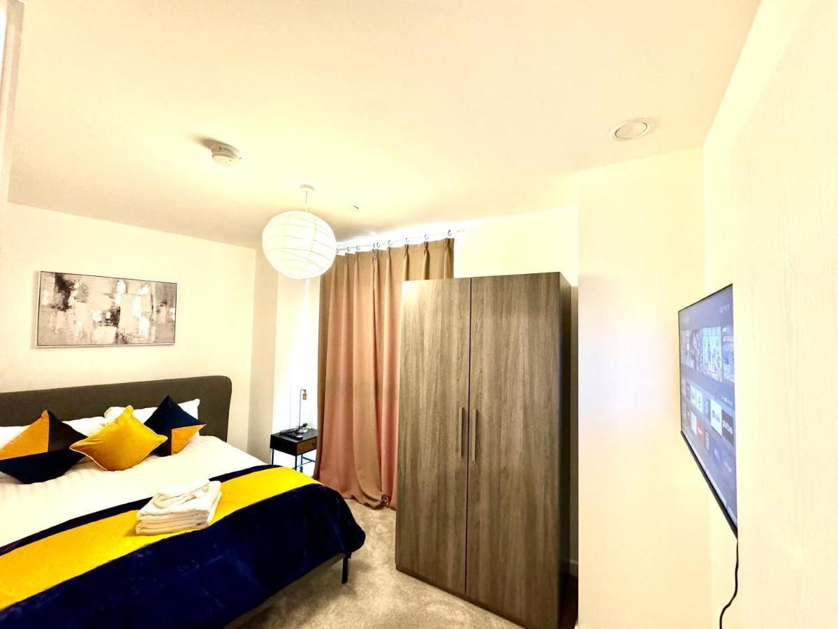 3bedroom, 2bathroom, Balcony,luxury Flat Westfield Lejlighed London