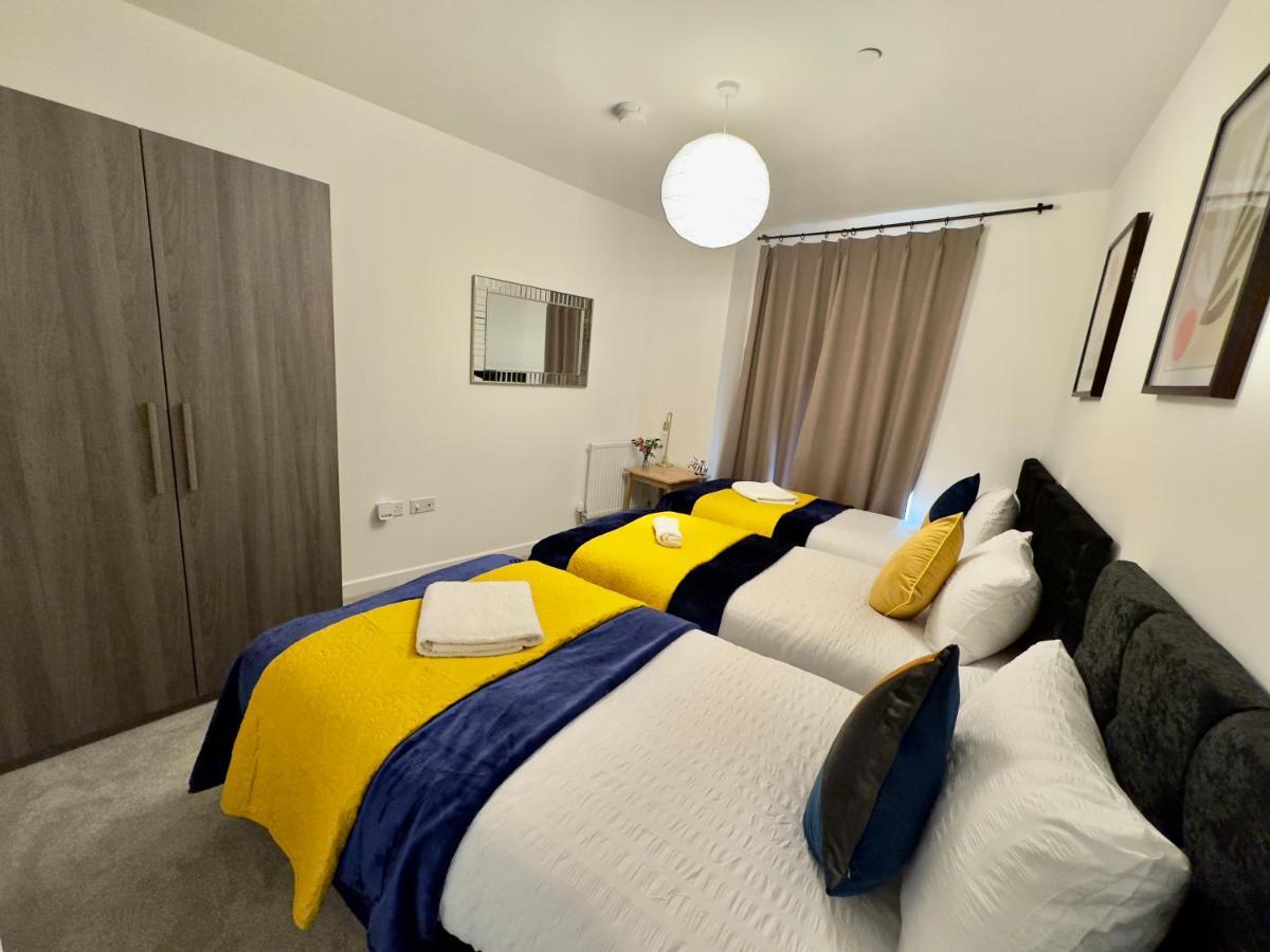 3bedroom, 2bathroom, Balcony,luxury Flat Westfield Lejlighed London