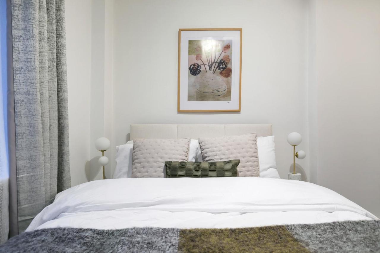 Appartamento Perfectly Located 1 Bed Above Tube Station Londra