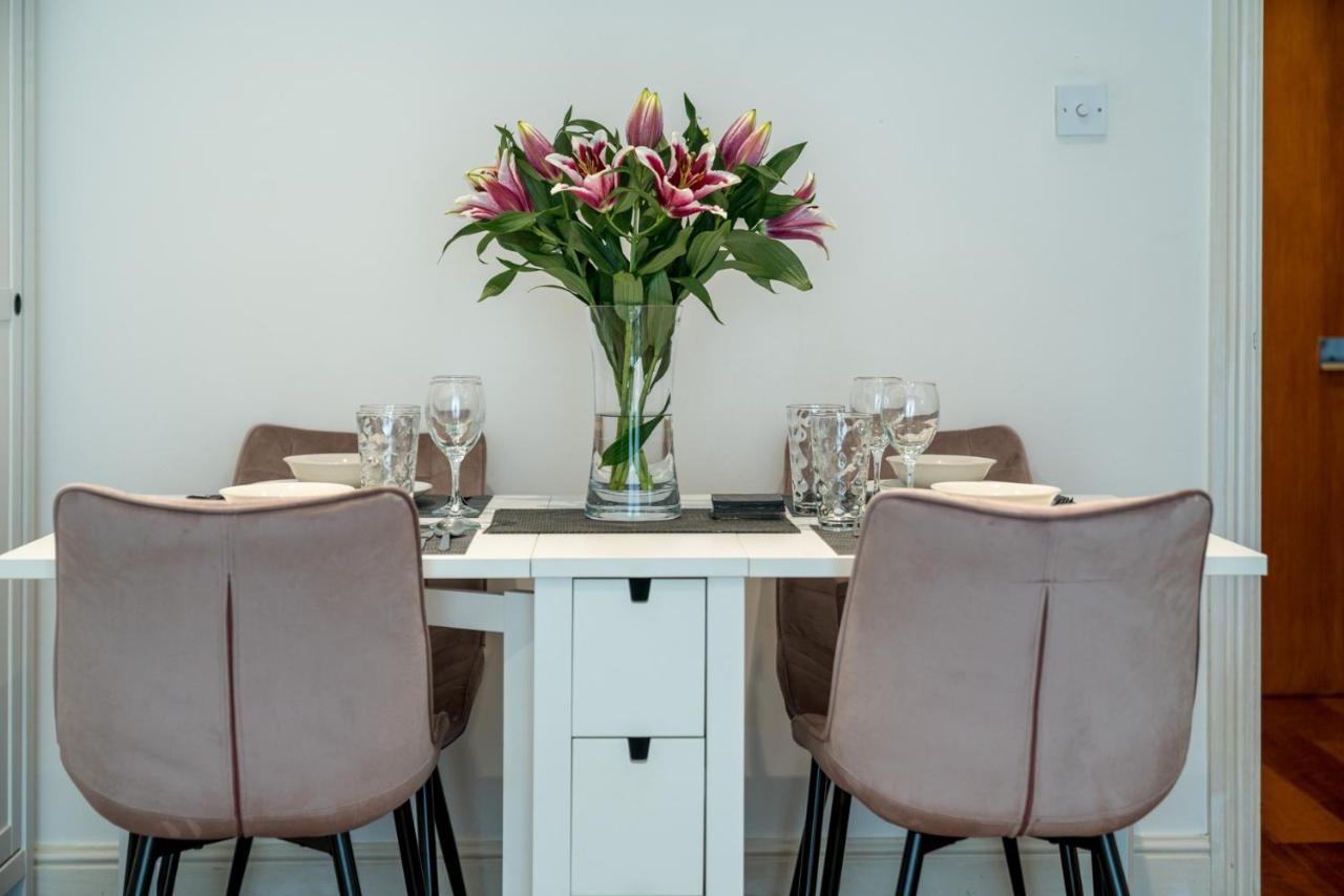 Appartement Stylish Deluxe 2Br Duplex - Free Parking - Near Canary Wharf Londen