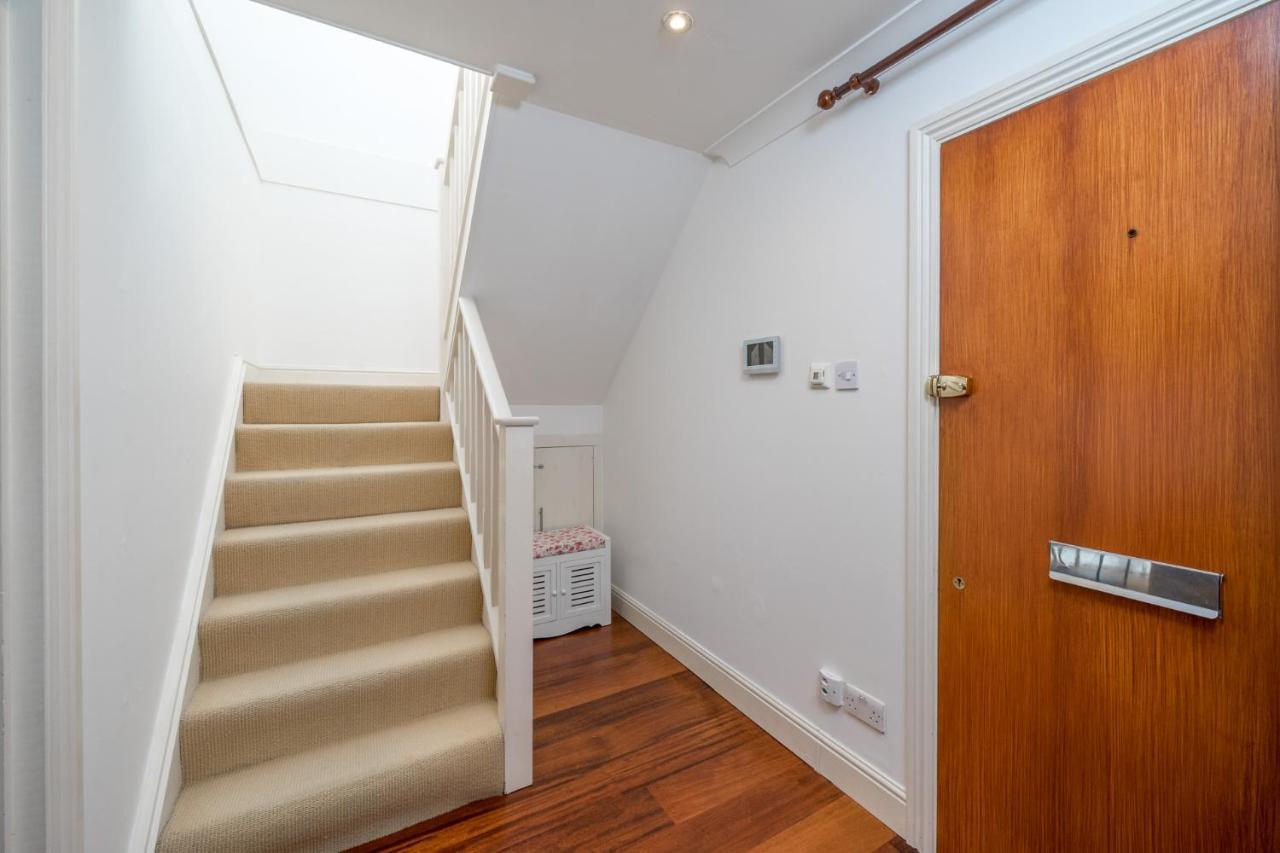 Appartement Stylish Deluxe 2Br Duplex - Free Parking - Near Canary Wharf Londen
