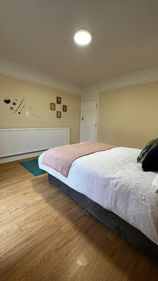 Willesden Guest 130 * London