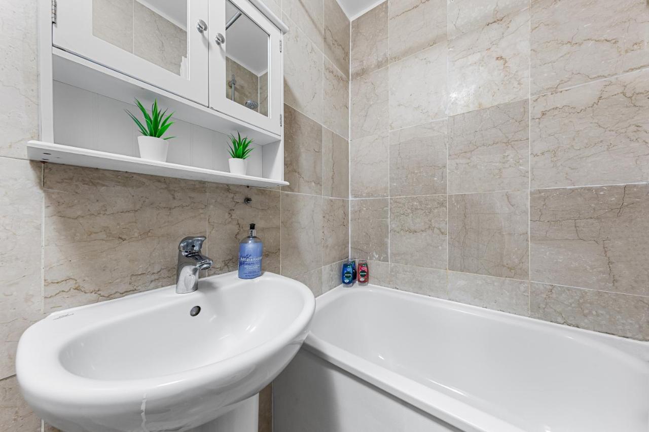 Bayswater Apartment *