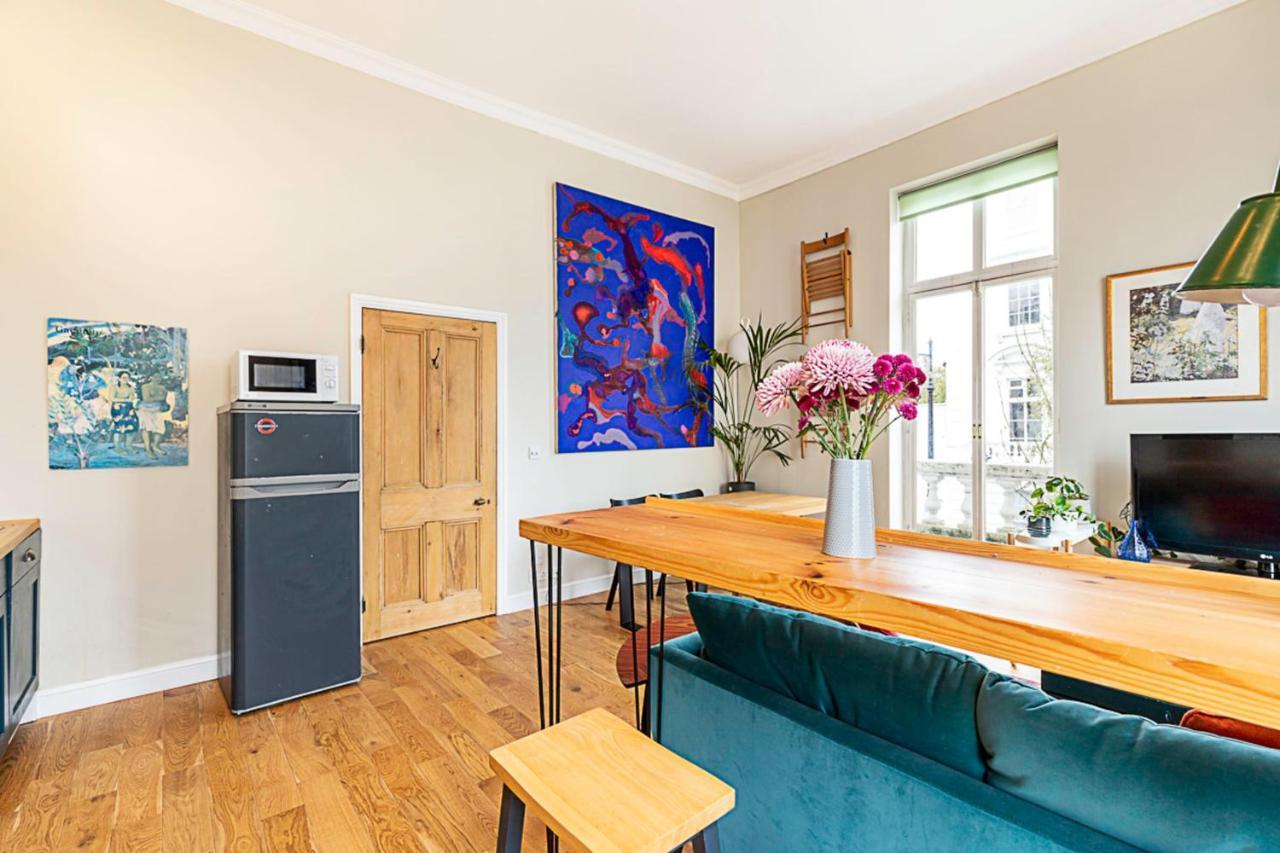 Beautiful Two Bedroom Abode Near Victoria London
