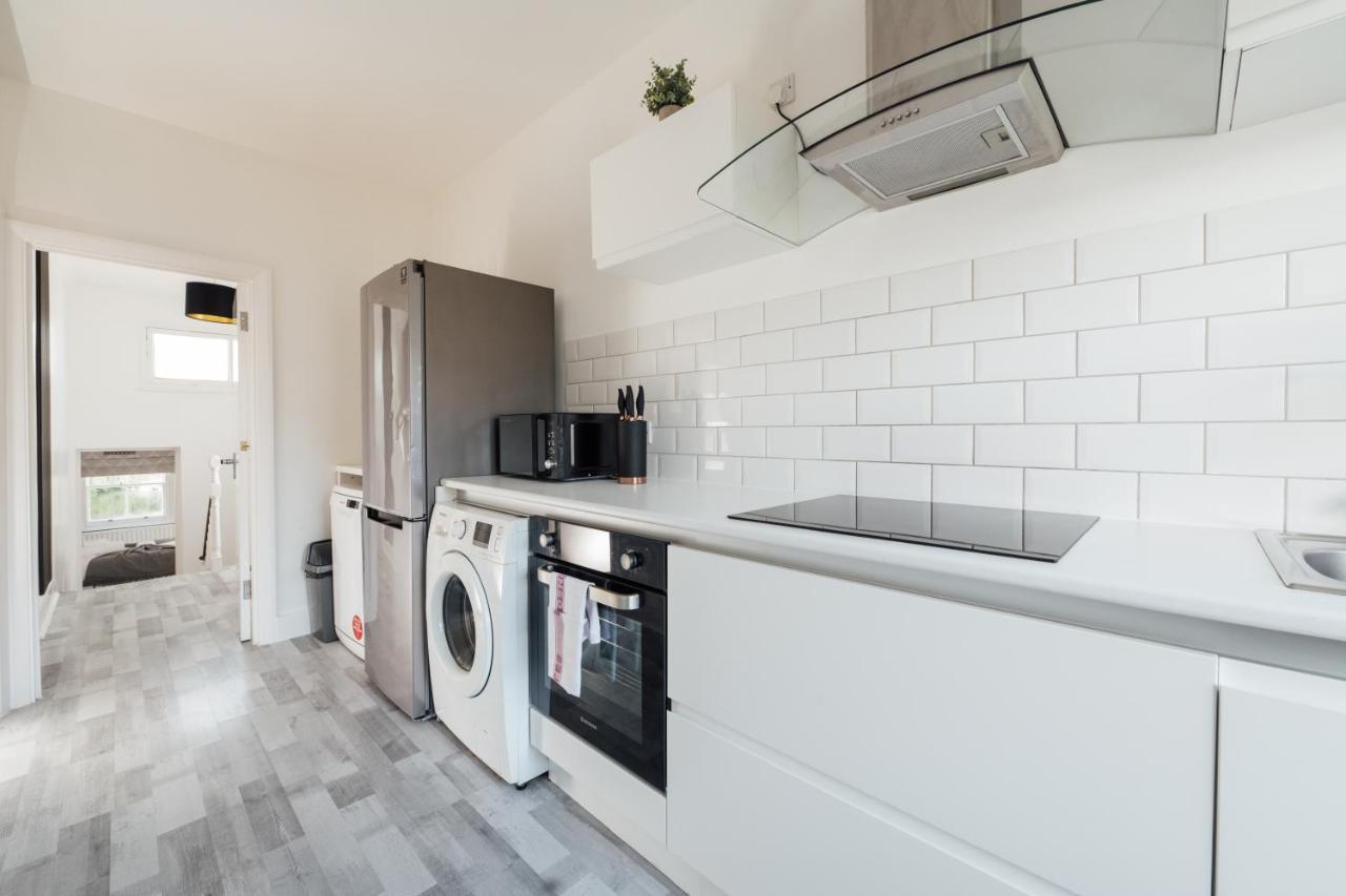 Stunning & Stylish 2 Bed Flat In West Lägenhet