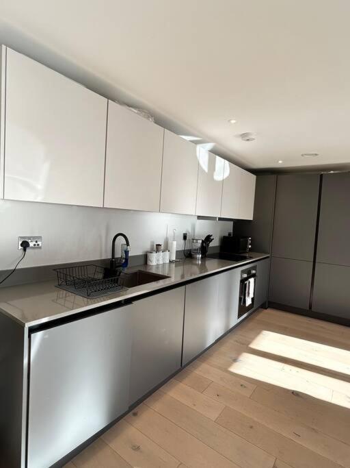 Spacious 2br With Terrance Londen