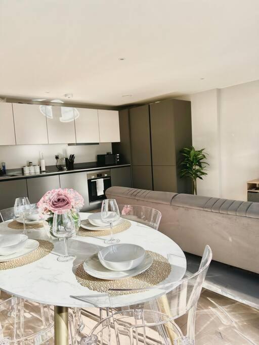 Spacious 2br With Terrance Londen