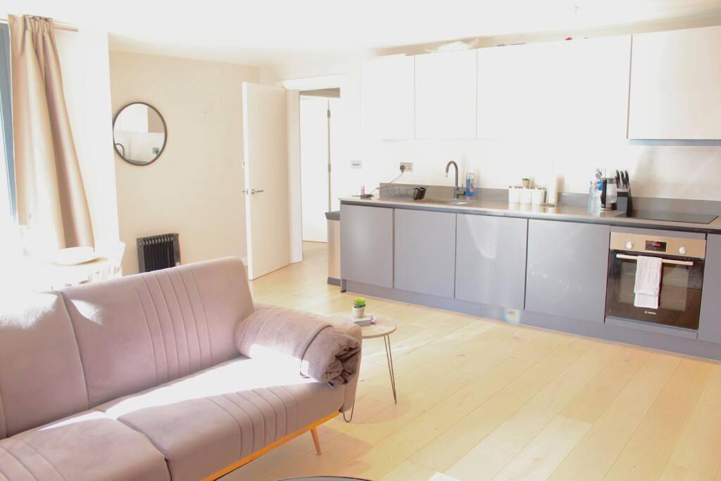 Spacious 2br With Terrance *