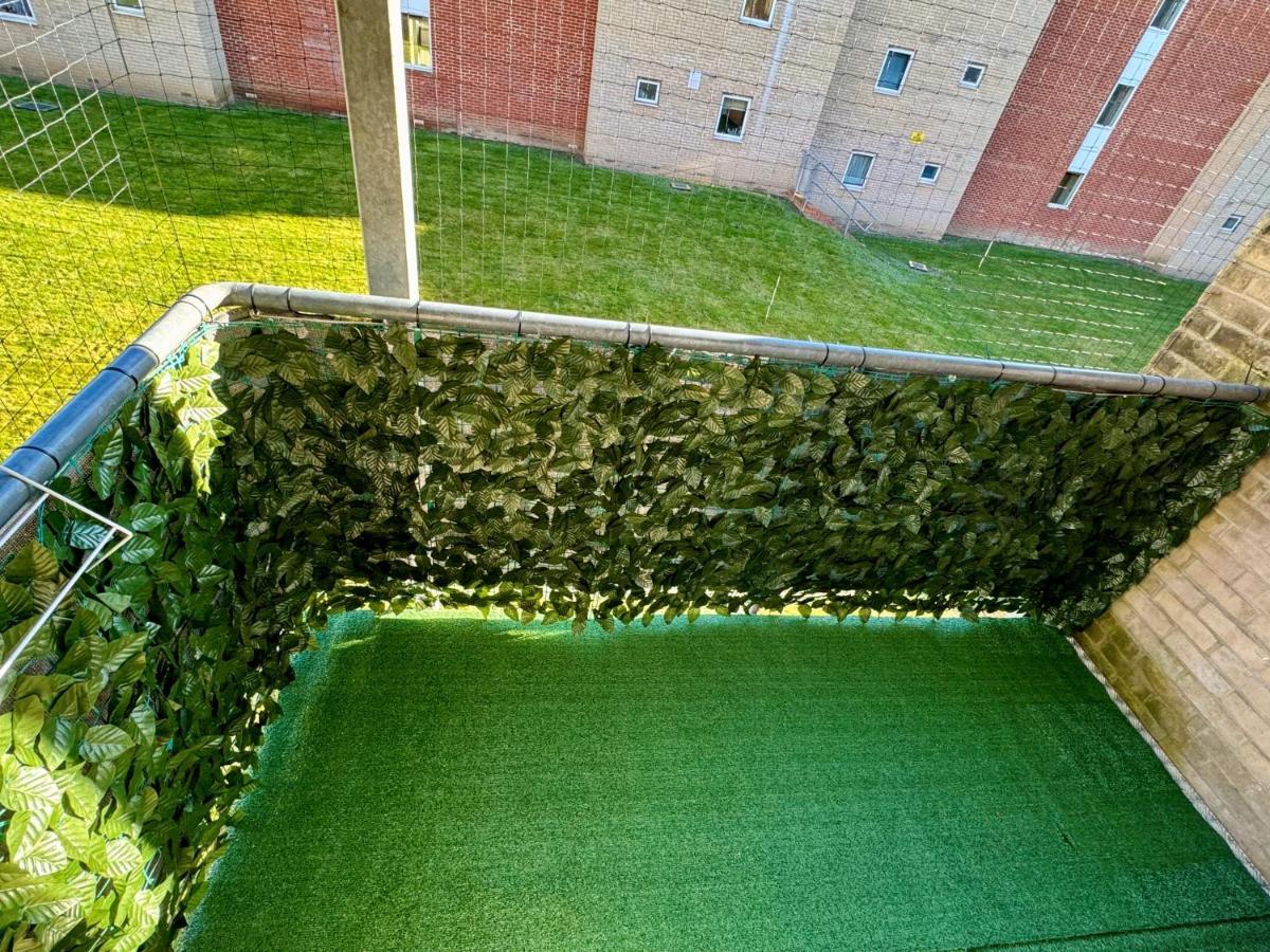 Live The Wembley Buzz! Stylish Flat Near Station & Amenities * Londen