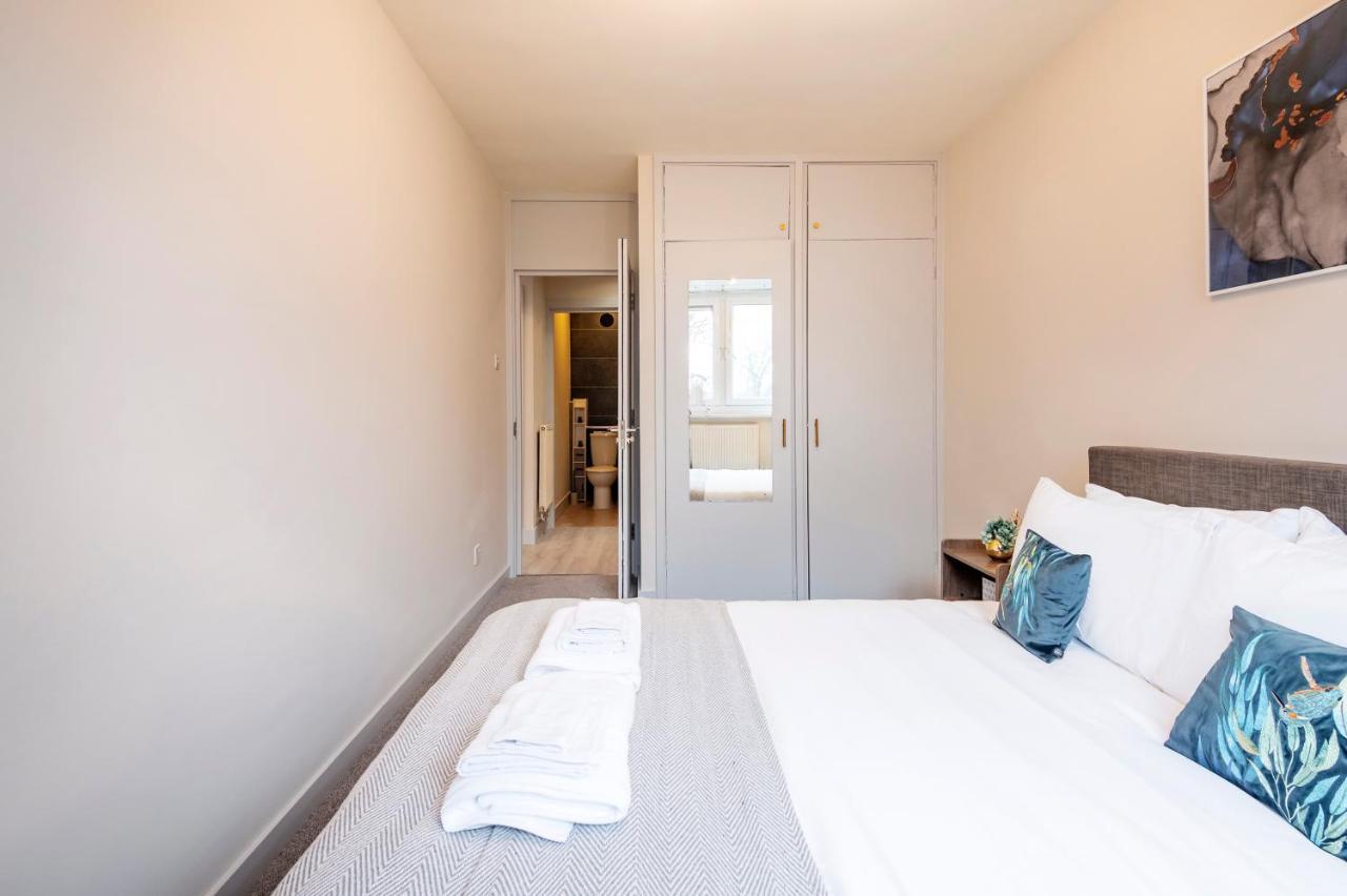 Lovely 4 Bedroom Flat In Wandsworth- Apartment *