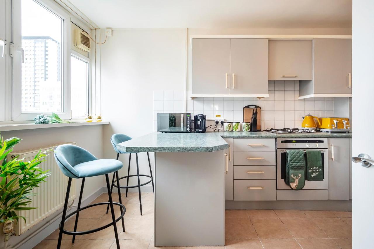 Lovely 4 Bedroom Flat In Wandsworth- Apartment London