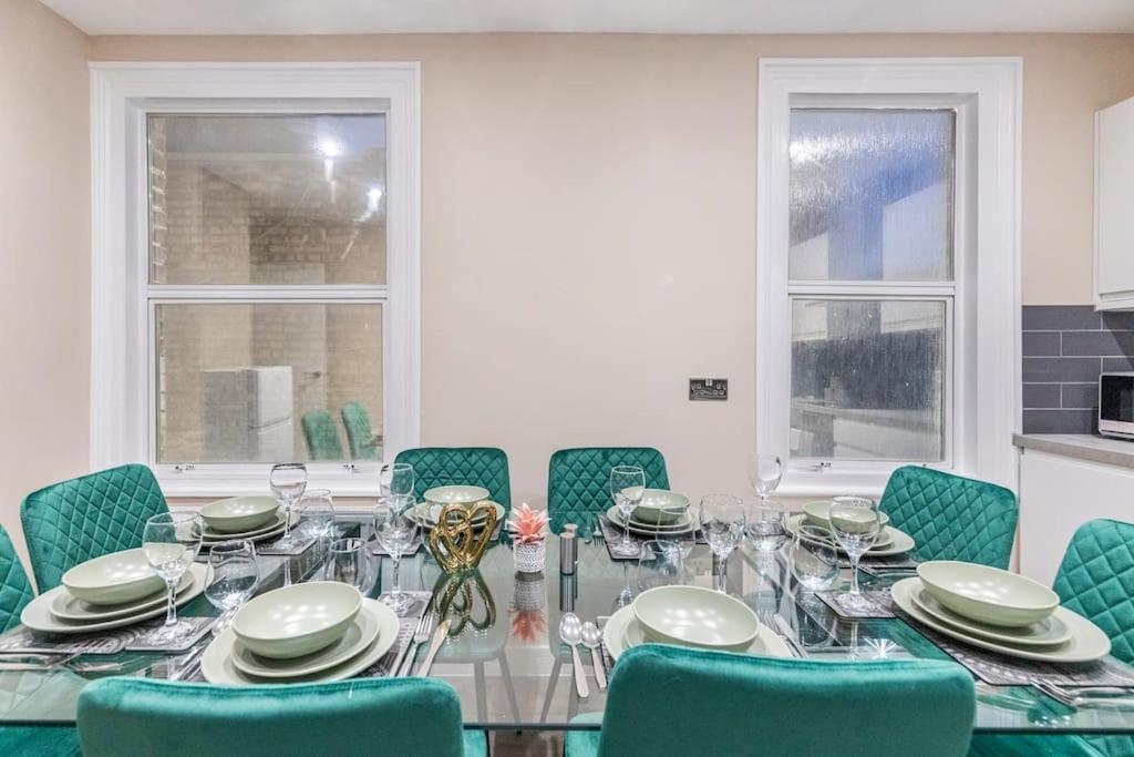 Convenient Spacious House Next Seven Sisters Station Lejlighed London