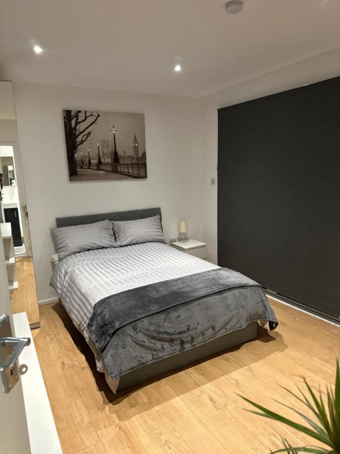 Pensionat Self-contained En-suite Very Close To Wembley Stadium London