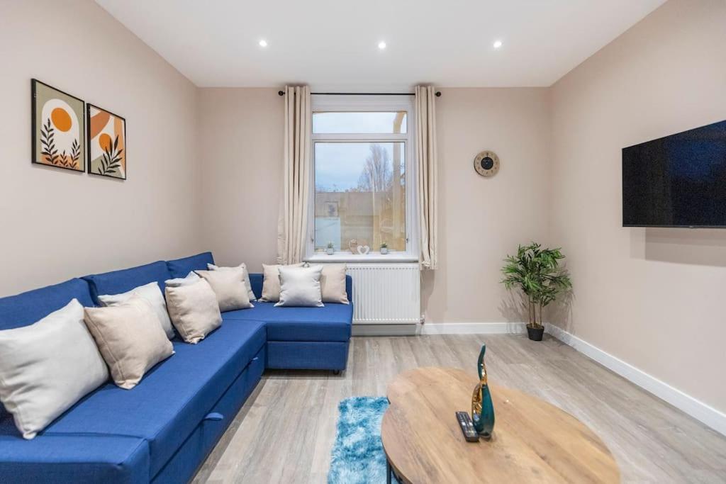 Lägenhet Convenient Spacious House Next Seven Sisters Station London