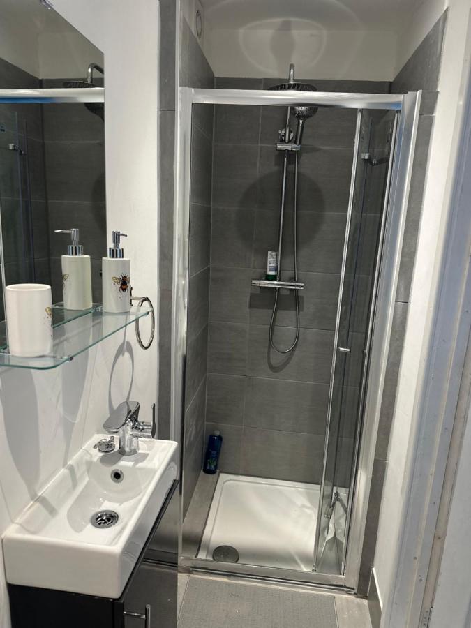Self-contained En-suite Very Close To Wembley Stadium Pensionat