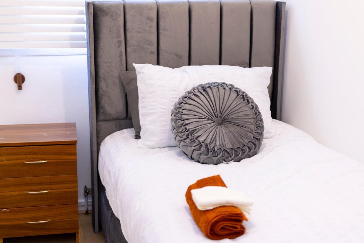 Elegant 3 Bed House In The Heart Of Londra