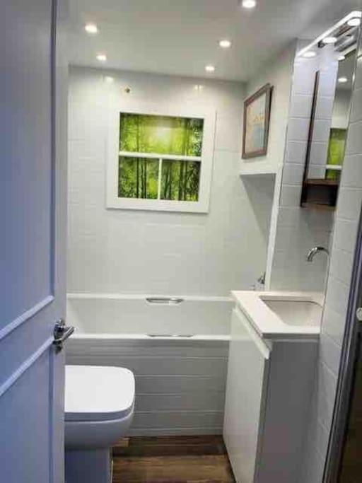 Kensington With 2 Bedrooms 1 Living And Patio * Londres