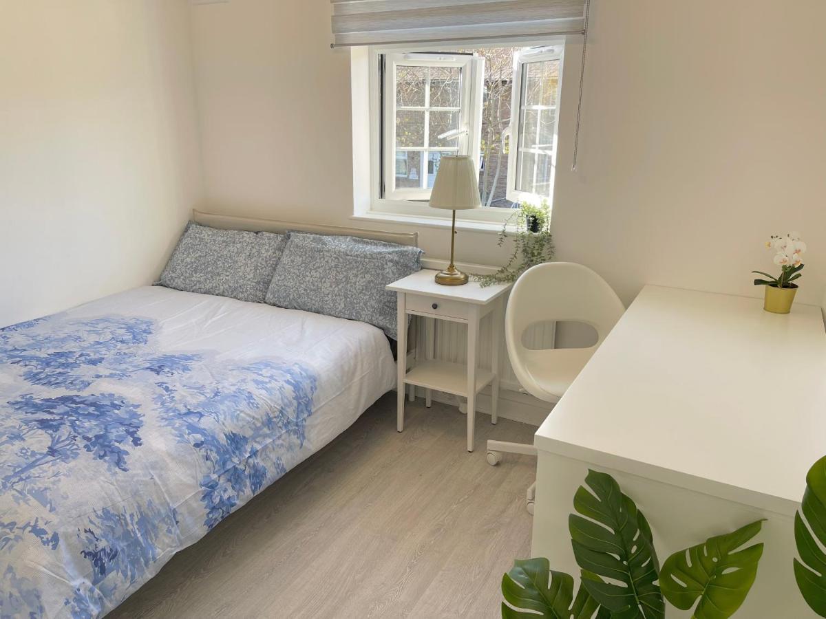 Big Shadwell House Close Station And Tower Bridge * London