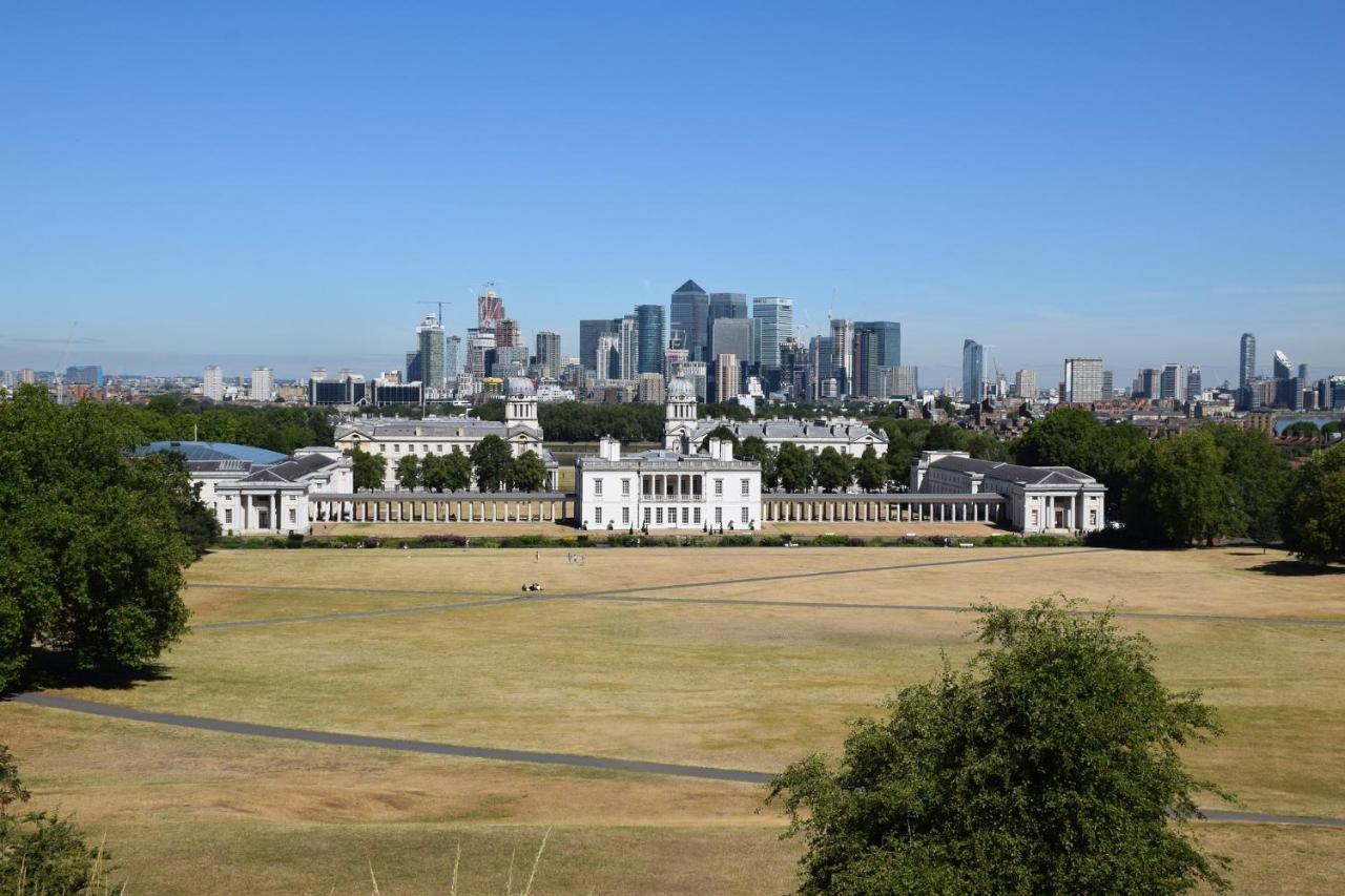 Modern, Large Independent With En-suite Bathroom In Private Owned Londen