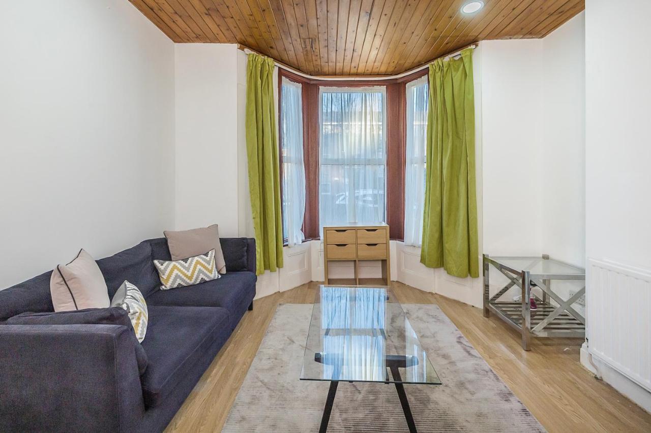 Guest house Bright In Stratford London