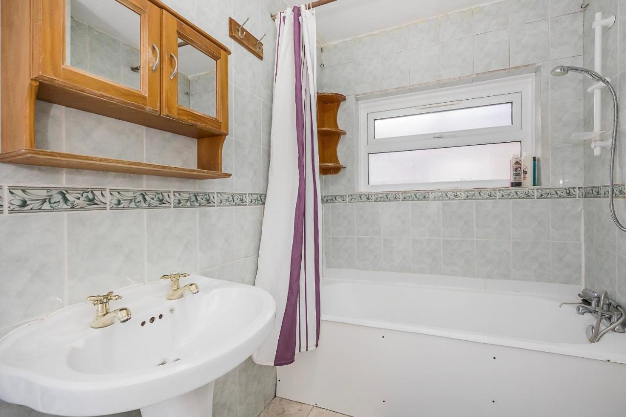 Bright In Stratford Guest house