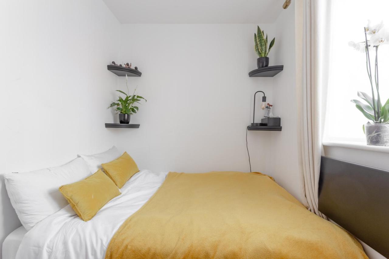 2 King Beds Modern Refurb Flat - 10 Min 2 Bridge - Sleeps 6 Lejlighed