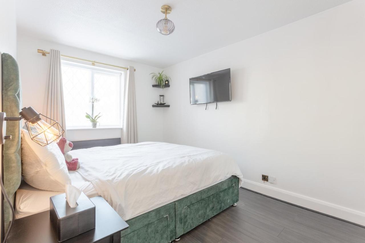 2 King Beds Modern Refurb Flat - 10 Min 2 Bridge - Sleeps 6 Lejlighed London