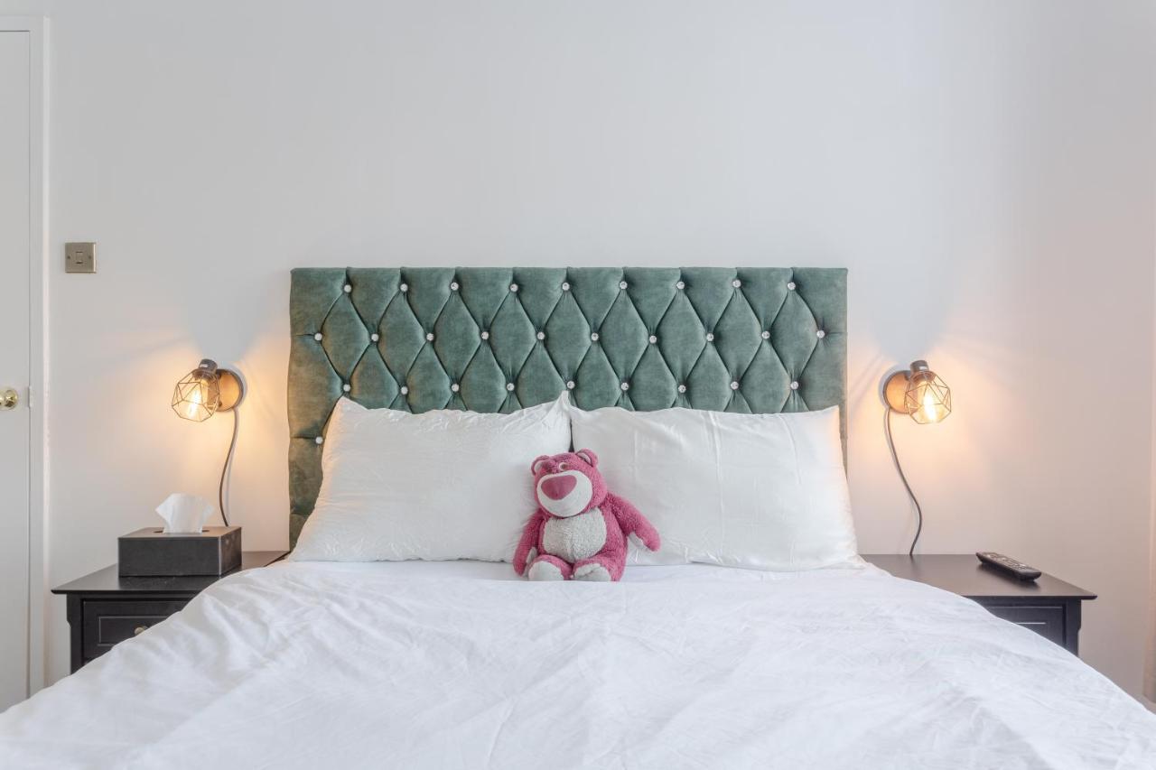 Lejlighed 2 King Beds Modern Refurb Flat - 10 Min 2 Bridge - Sleeps 6
