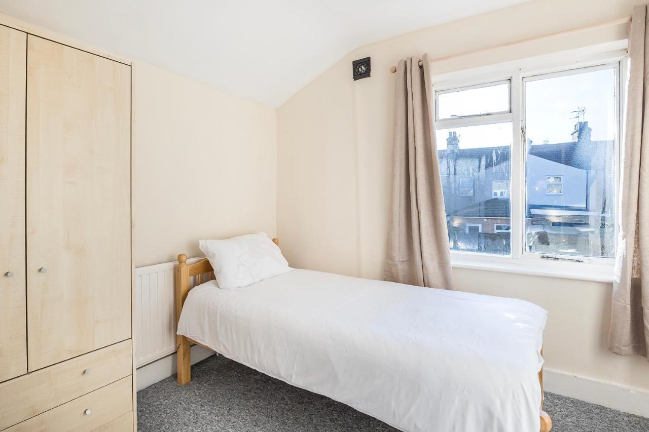 Guest house Bright In Stratford