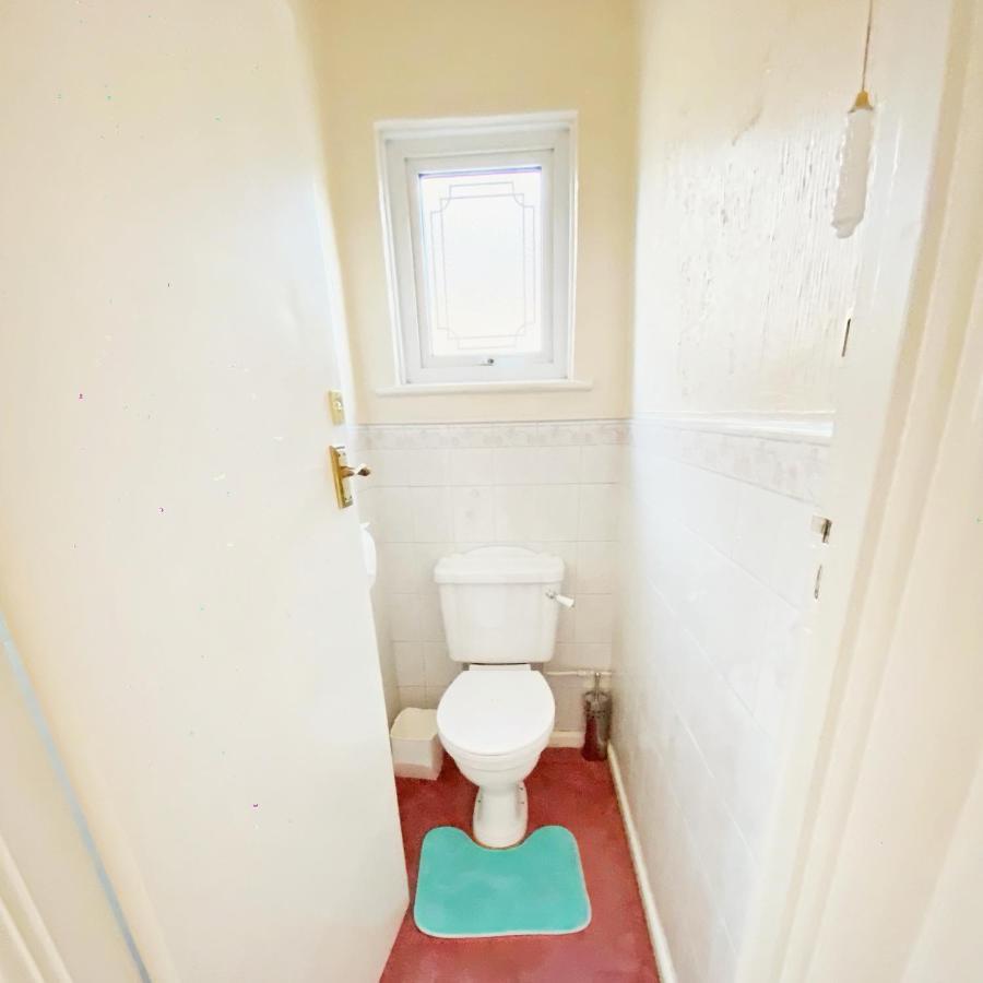 Barking House Sleeps 11 - Parking - Train Tube - Airport Vakantiehuis
