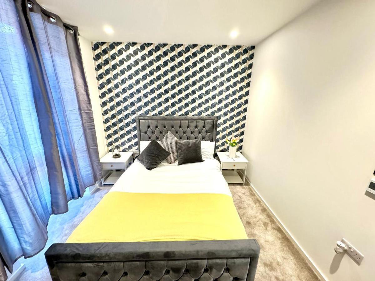 Apartment East Riverside London