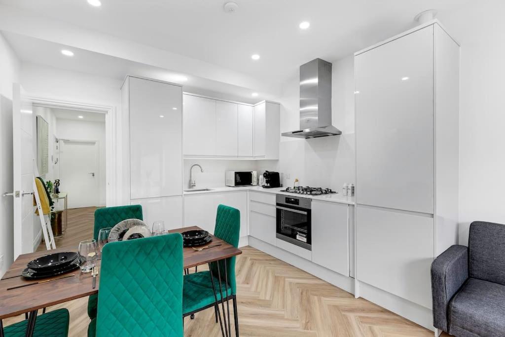 West Garden Luxury Near Elizabeth Line *