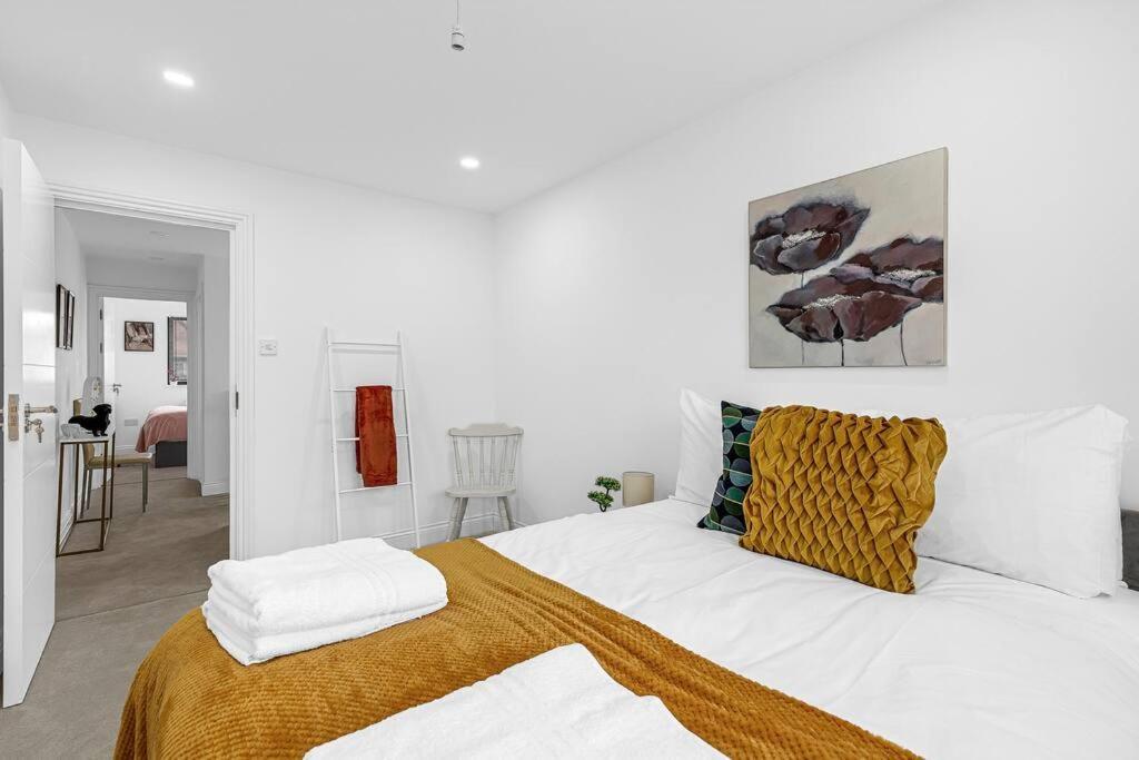 West Garden Luxury Near Elizabeth Line Apartment