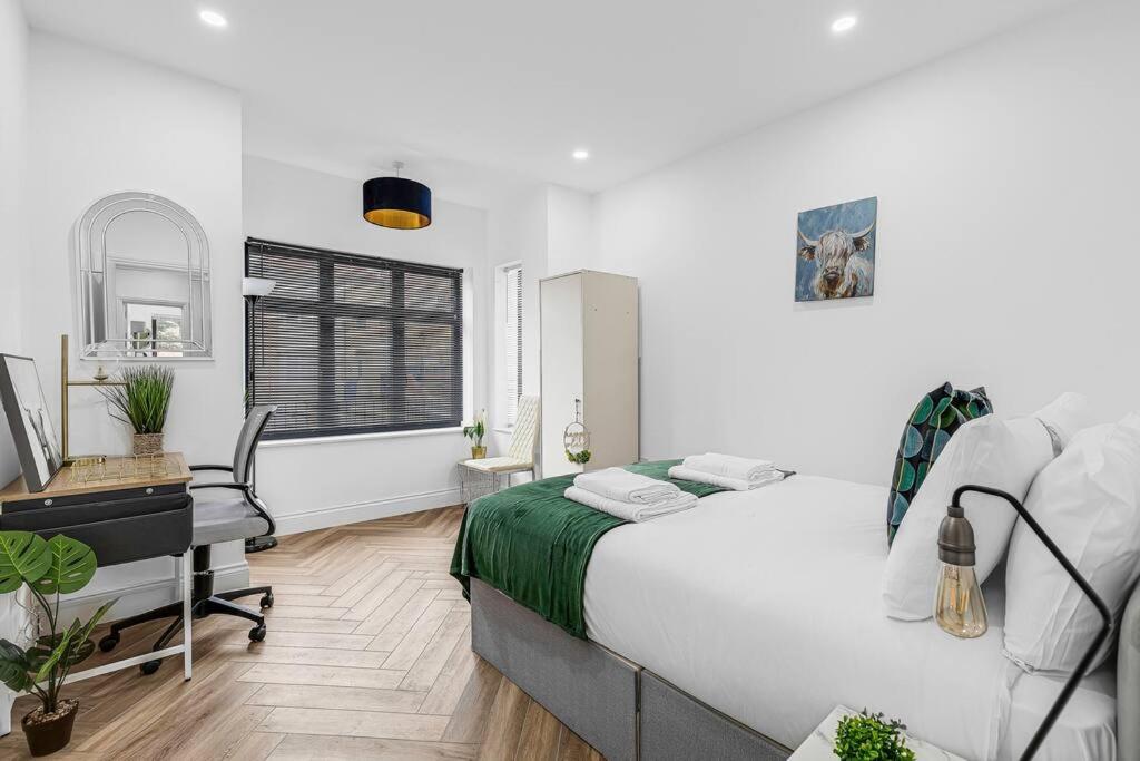 West Garden Luxury Near Elizabeth Line London